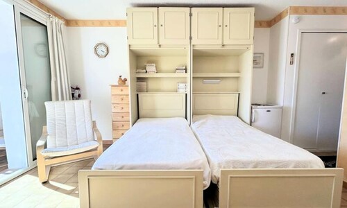 Apartment Near Lake Esparron's Serenity