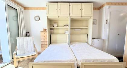 Apartment Near Lake Esparron's Serenity