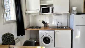 Fridge, microwave, coffee/tea maker, electric kettle