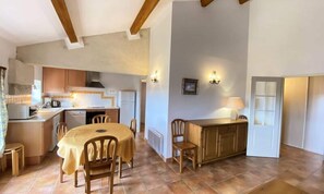 Frigorifero, microonde, forno, lavastoviglie
