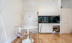 Dining - Nomad's Lux - 1bed Avenida Prime Bonfim (Porto)
