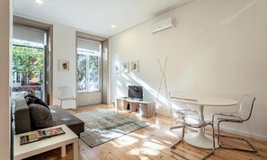Living area - Nomad's Lux - 1bed Avenida Prime Bonfim (Porto)