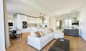 Living area - Apartment Near Cannes Beaches & Croisette (Cannes)