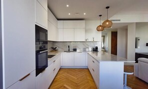 Fridge, microwave, oven, dishwasher - Apartment Near Cannes Beaches & Croisette (Cannes)