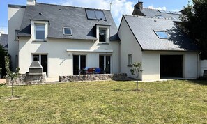 Exterior - Bright, Fully Renovated House, Just Steps From the Beach and Shops (Erquy)