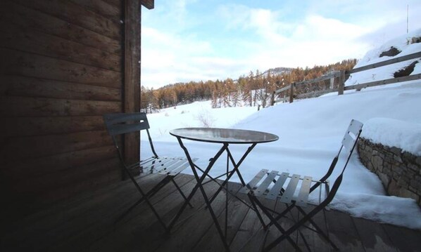 Outdoor dining - Dbac12 - 2 Bedroom Apartment - Balcony - Sleeps 6 - 1800 Area (Puy-Saint-Vincent)