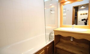 Bathroom - Dbac12 - 2 Bedroom Apartment - Balcony - Sleeps 6 - 1800 Area (Puy-Saint-Vincent)