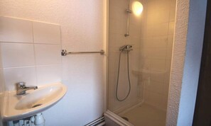 Bathroom - Dbac12 - 2 Bedroom Apartment - Balcony - Sleeps 6 - 1800 Area (Puy-Saint-Vincent)