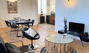 Dining - Apartment Near Alps With Petanque Court (Aix-les-Bains)