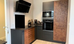 Fridge, microwave, oven, dishwasher - Apartment Near Alps With Petanque Court (Aix-les-Bains)