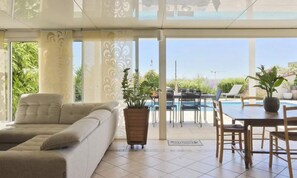 Living area - Villa in Antibes With Pool and Sea View (Antibes)