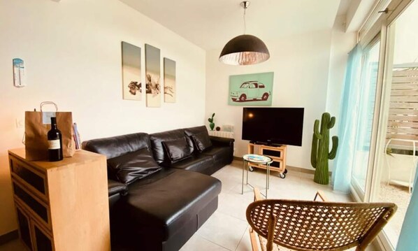 Living area - Apartments for 4 People (Le Grau-Du-Roi)