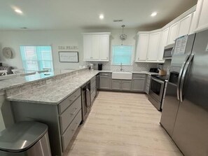 Refrigerador, microondas, horno y lavavajillas 