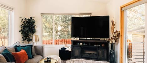 TV, fireplace