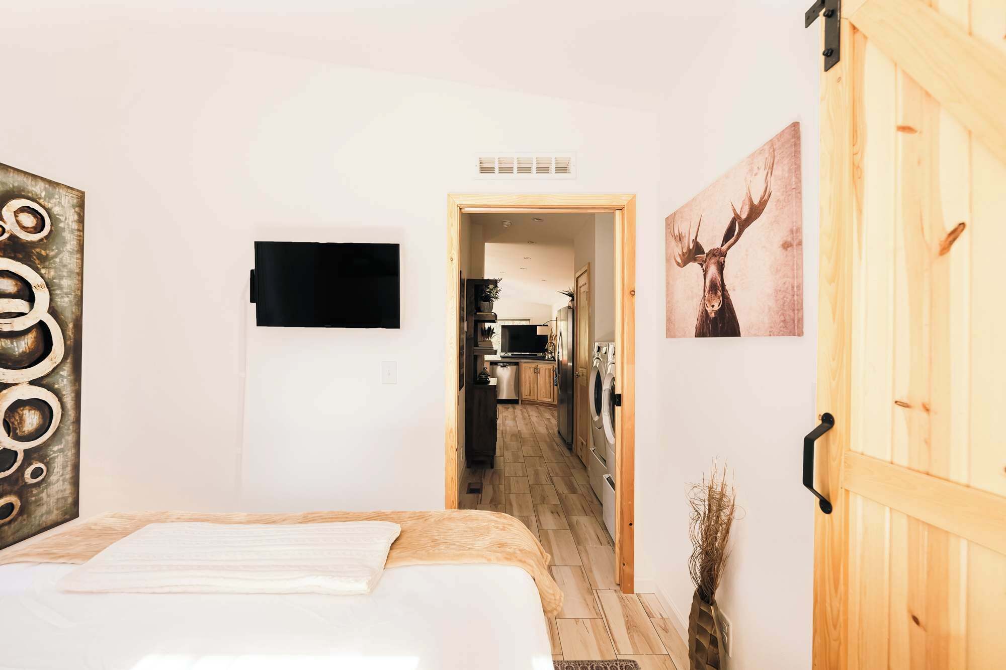 1 slaapkamer, een strijkplank/strijkijzer, wifi, beddengoed