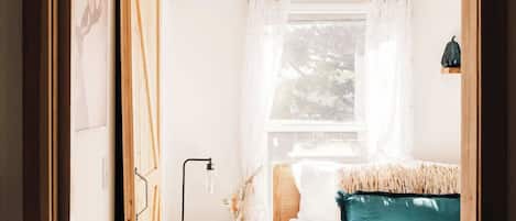 1 dormitorio, tabla de planchar con plancha, wifi y ropa de cama