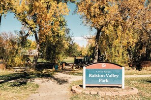 المنطقة المحيطة بالمنشأة