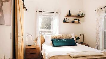 1 habitación, tabla de planchar con plancha, wifi y ropa de cama