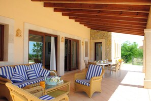 Outdoor dining - Torre Marinas for 6 people with air con, Wi-Fi, pool, garden, and sea views (IB)