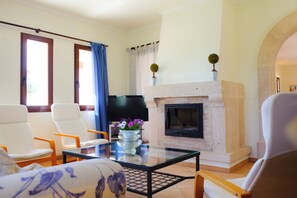TV, ping pong - Torre Marinas for 6 people with air con, Wi-Fi, pool, garden, and sea views (IB)
