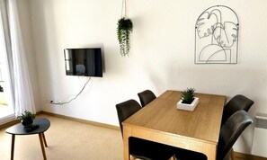 Dining - Apartments for 5 People (Avene)
