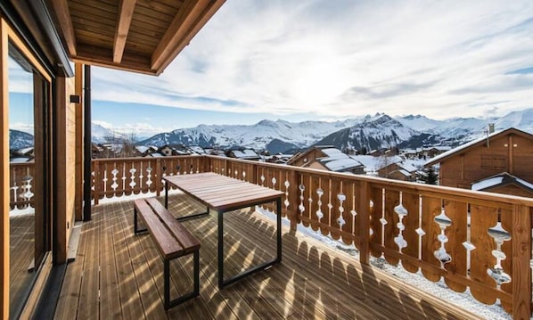 Outdoor dining - Semi-detached Chalet Close to Slopes With Panoramic View (Fontcouverte-la-Toussuire)