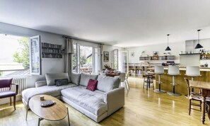 Living area - Apartment in Butte aux Cailles With Terrace (Paris)