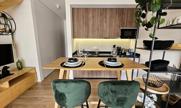 Fridge, microwave, coffee/tea maker, electric kettle - Apartment in Marinha Grande Near Beaches (Marinha Grande)