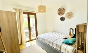 Iron/ironing board - Apartment Near Bonnegrace Beach & Port (Six-Fours-les-Plages)