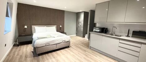 1 habitación, tabla de planchar con plancha, wifi y ropa de cama