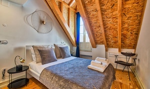 Iron/ironing board, bed sheets - Nomad's Augusta Collection - Classica (Lisbon)