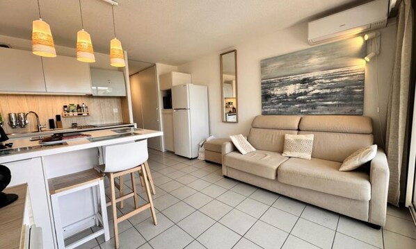 Living area - Apartments for 4 People (Le Grau-Du-Roi)