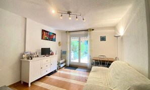Living area - T2 Garden Level in Boucanet (Le Grau-Du-Roi)