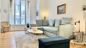 Living area - Apartments for 6 People (Grenoble)