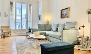 Living area - Apartments for 6 People (Grenoble)