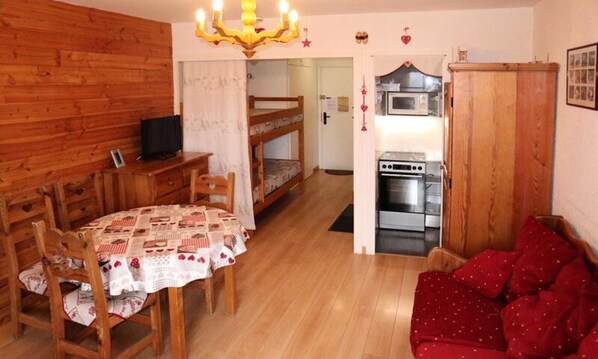 Living area - Large Studio for 4 People (Les Orres)