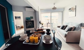 Dining - Apartment in Grau-du-roi With Sea View (Le Grau-Du-Roi)