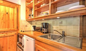 Microwave, dishwasher, cookware/dishes/utensils - Studio for 2 People in Plagne Centre (La Plagne-Tarentaise)