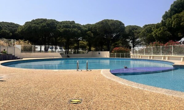 Outdoor pool - Apartments for 4 People (Le Grau-Du-Roi)