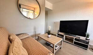 Living area - Apartments for 4 People (Le Grau-Du-Roi)