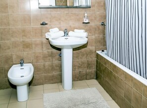 Comfort Apartment, Mountain View | Bathroom - Excelente apartamento cerca a pistas (Sierra Nevada)