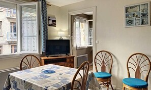 Dining - Holiday Home in Le Treport by Cliffs (Le Treport)