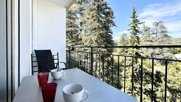 Outdoor dining - Apartment in Greoux Near Thermal Baths (Gréoux-les-Bains)