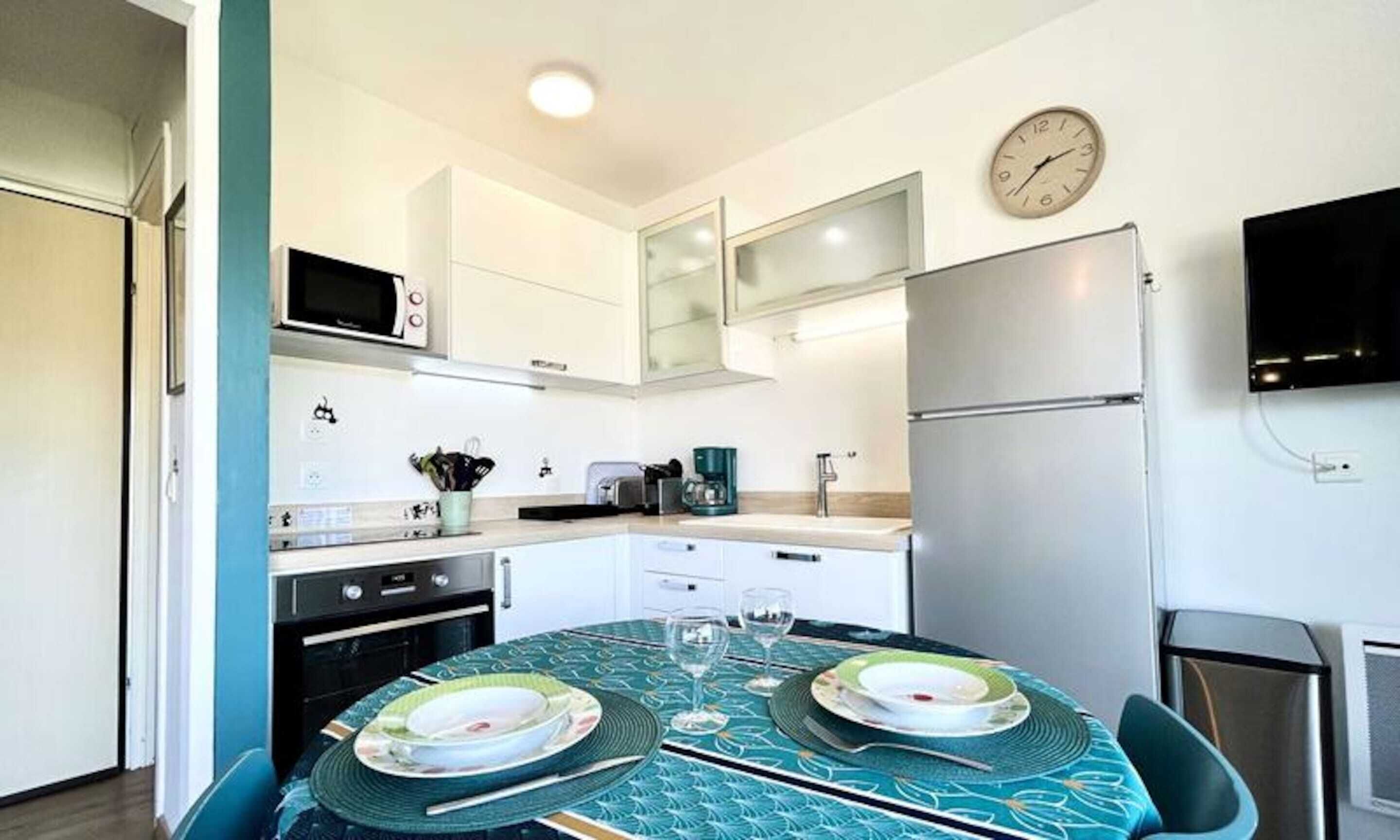 Tủ lạnh, lò vi sóng, lò nướng, dụng cụ pha cà phê/trà 