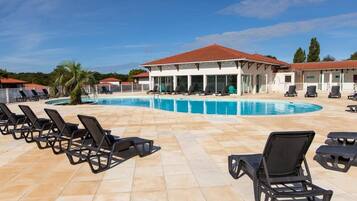 Kolam renang outdoor