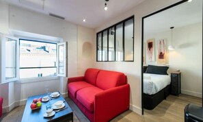 Iron/ironing board, bed sheets - 2-room Air-conditioned Apartment Near the Croisette (Cannes)