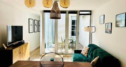 Le Flamant, City Center, Lr132