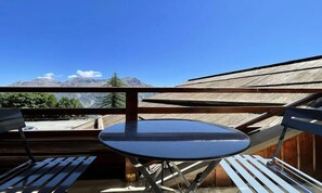 Outdoor dining - Apartment in Puy Saint Vincent Ski-in/out (Puy-Saint-Vincent)