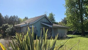 Unclassified image, 2 of 3, button - House in Medoc Near Scenic Vineyards (Hourtin)