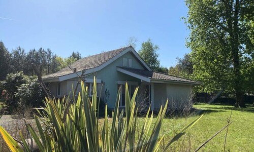 House in Medoc Near Scenic Vineyards